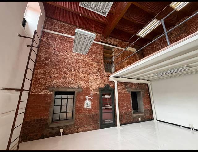 300M² BUILDING TO LET IN WOODSTOCK
